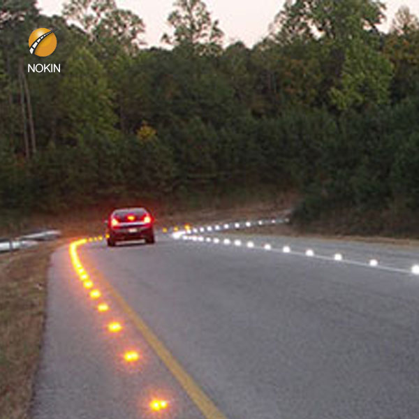 Synchronous Flashing Solar Led Road Stud With Spike